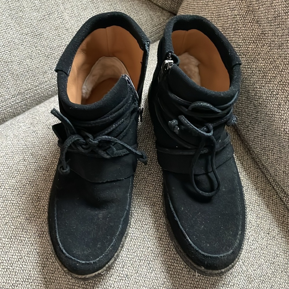 Worn twice UGG Women's Black Suede Ankle Boots - Picture 11 of 12